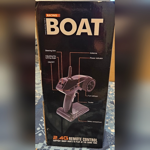 Racing Remote Control Speed Boat - Picture 3 of 4
